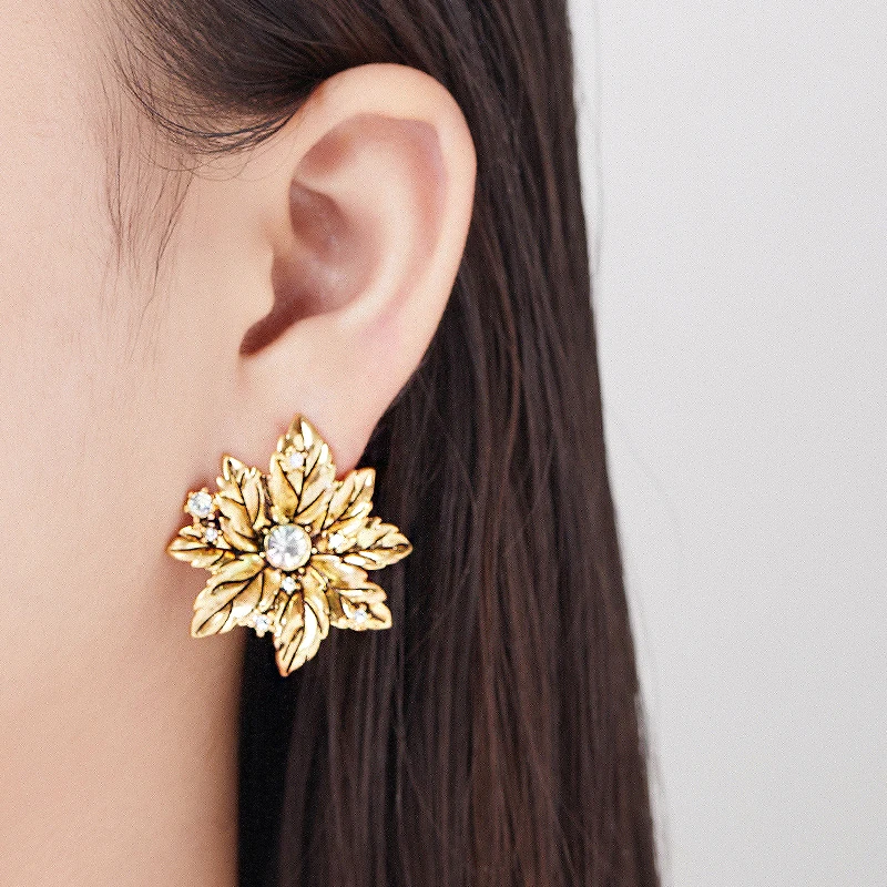 Tarnish Free Vintage Gold Color Flower Metal Stud Earrings for Women 925 Silver Pin Individual Stylish Trendy Jewelry
Tarnish Free Vintage Gold Color Flower Metal Stud Earrings for Women 925 Silver Pin Individual Stylish Trendy Jewelry