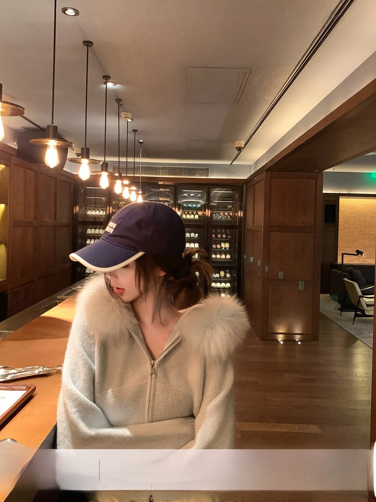 YOLI Zhang Yuli Светло-голубой вязаный кардиган с меховым воротником, женская зимняя универсальная куртка с капюшоном, повседневная, цвет синий туман, островной стиль
YOLI Zhang Yuli Светло-голубой вязаный кардиган с меховым воротником, женская зимняя универсальная куртка с капюшоном, повседневная, цвет синий туман, островной стиль