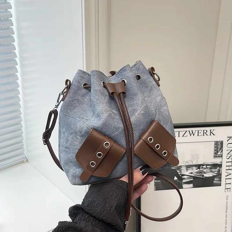 Retro niche women's bag for summer 2025 new fashion Korean version drawstring bucket handbag popular
Retro niche women's bag for summer 2025 new fashion Korean version drawstring bucket handbag popular