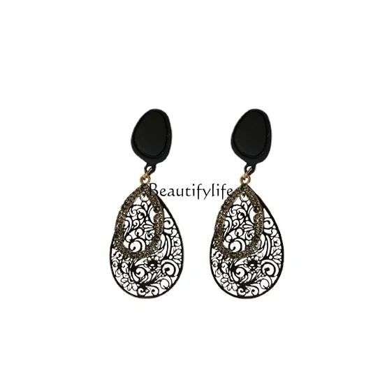 Hollow Pattern Water Drop Vintage Earrings Exaggerated Temperamental Metal Cold Style Earrings
Hollow Pattern Water Drop Vintage Earrings Exaggerated Temperamental Metal Cold Style Earrings