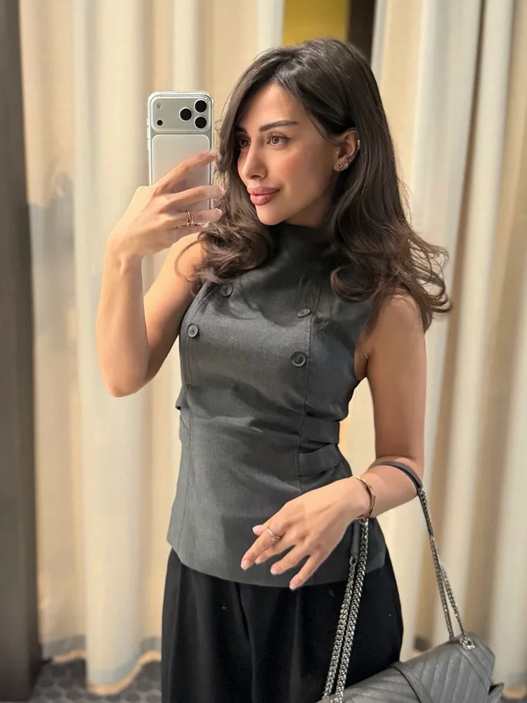 HH Fashion Women Buttons High Collar Sleeveless Back Zipper Vest Top Casual Slim Solid Elegant Woman 2026 Street Short Top
HH Fashion Women Buttons High Collar Sleeveless Back Zipper Vest Top Casual Slim Solid Elegant Woman 2026 Street Short Top