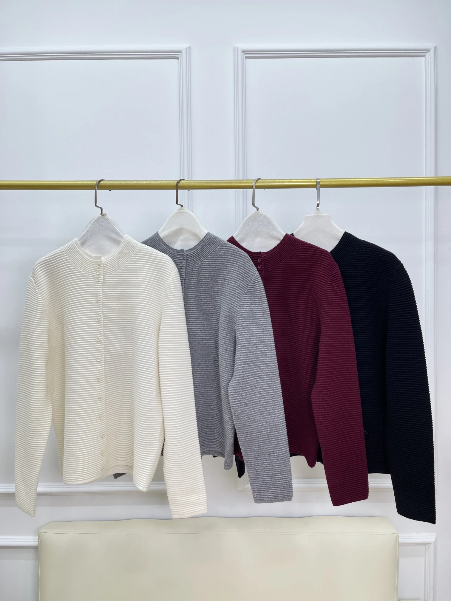 Winter New High Quality Round Neck Loose Simple Retro Wool Knit Sweater Coat For Women
Winter New High Quality Round Neck Loose Simple Retro Wool Knit Sweater Coat For Women