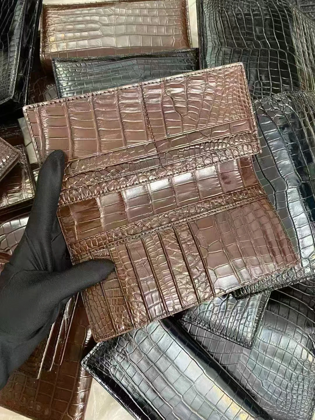 2025 New Luxury Outside and Inside Crocodile Leather Business Men's Long Wallet Fashion Genuine Leather Multi Card Slots Bag 45
2025 New Luxury Outside and Inside Crocodile Leather Business Men's Long Wallet Fashion Genuine Leather Multi Card Slots Bag 45