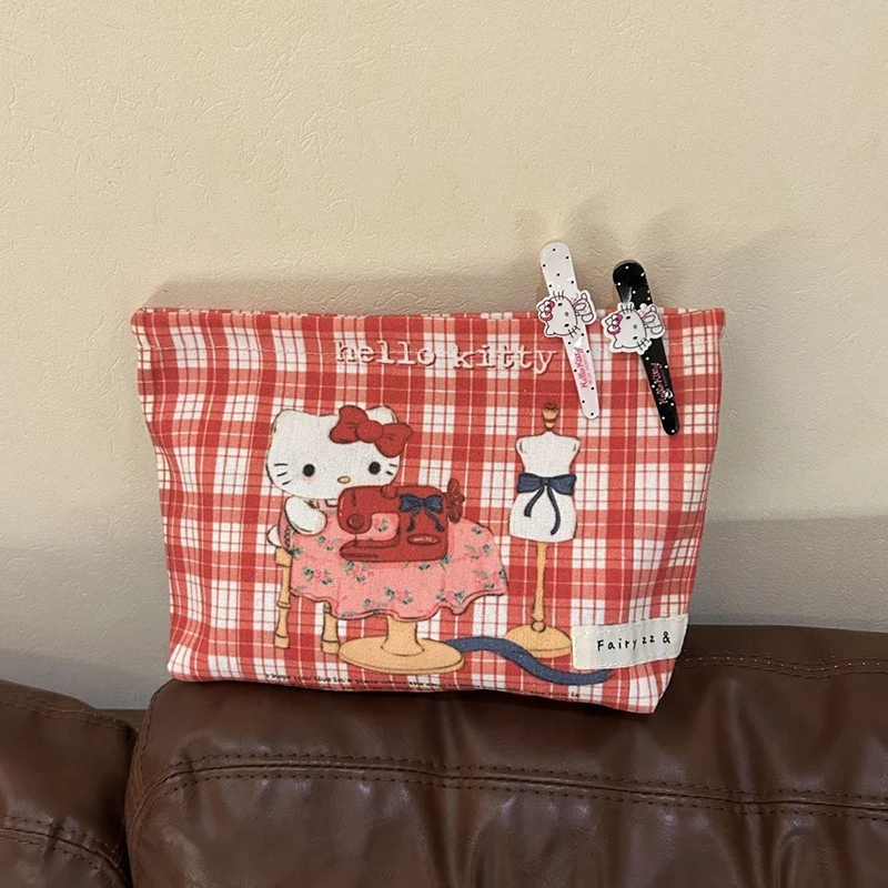 New Sanrio Kawaii Anime Hello Kitty Portable Makeup Storage Bag Cute Cartoon Sweet Cosmetic Canvas Bag Lovely Gifts for Girls
New Sanrio Kawaii Anime Hello Kitty Portable Makeup Storage Bag Cute Cartoon Sweet Cosmetic Canvas Bag Lovely Gifts for Girls