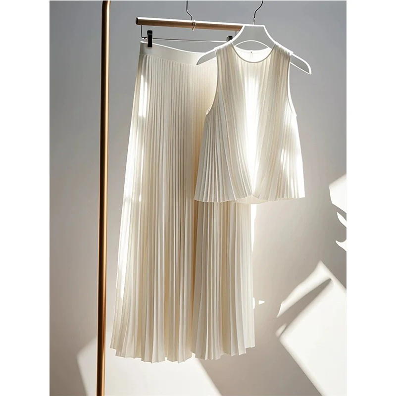 Summer Temperament Pleated Solid Color O-neck Sleeveless A-line Skirt Two-piece Suit Ladies Fashionable Loose Pleated Skirt Sets
Summer Temperament Pleated Solid Color O-neck Sleeveless A-line Skirt Two-piece Suit Ladies Fashionable Loose Pleated Skirt Sets