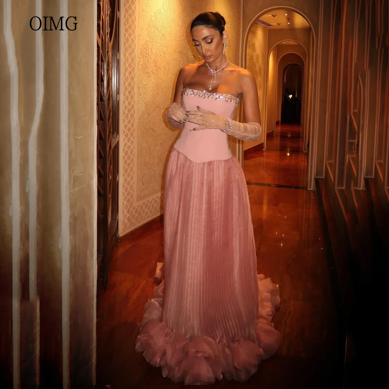 OIMG Elegant Bead Pink A Line Prom Gowns Strapless Formal Party Gown Backless Saudi Women Evening Dress Customized
OIMG Elegant Bead Pink A Line Prom Gowns Strapless Formal Party Gown Backless Saudi Women Evening Dress Customized