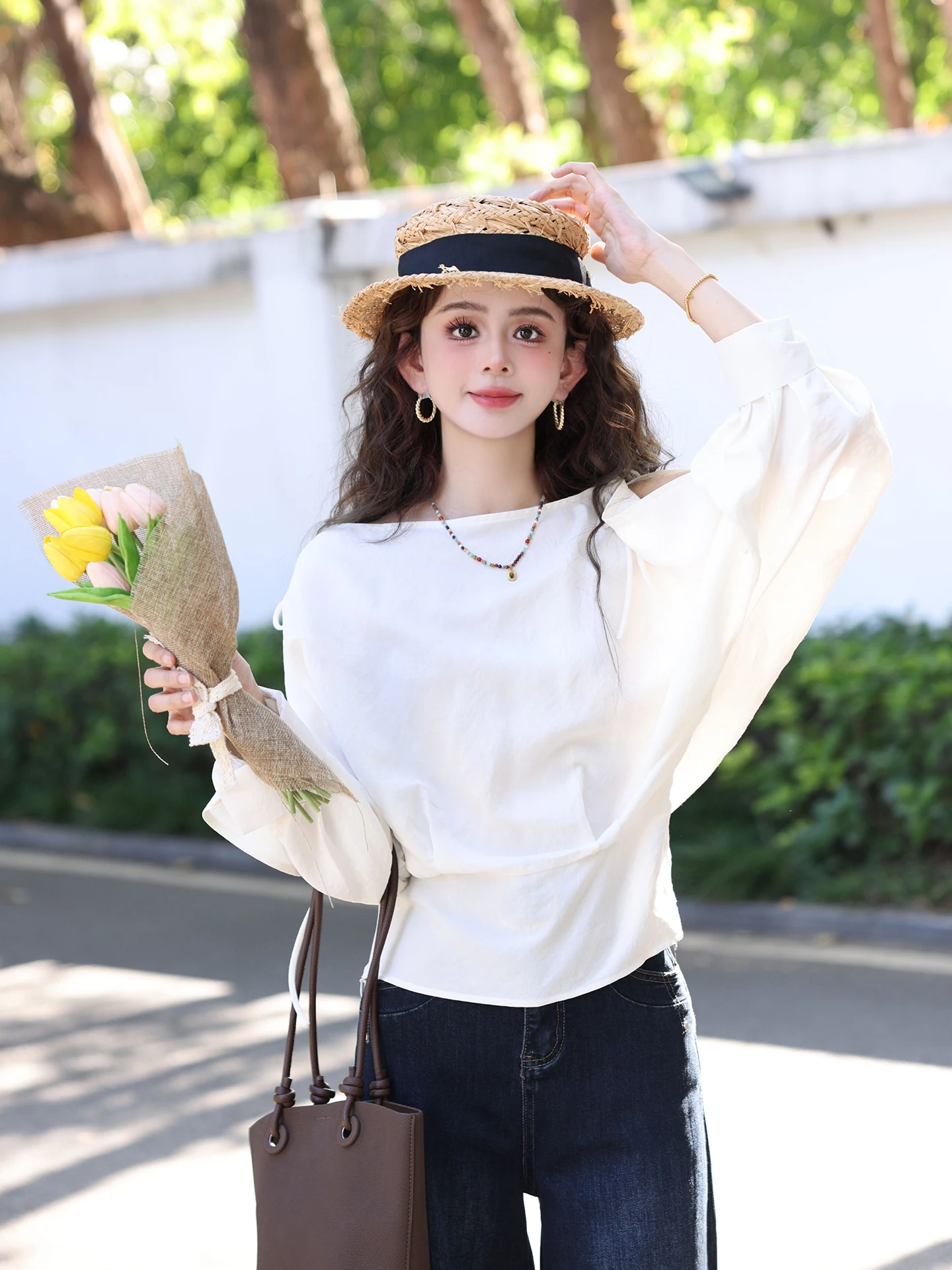 Chen Jiajie Moon-Covered irt Loose Long-Sve Women's Early Spring Faion New Sle oulder-Bared Waist-Cinching Top
Chen Jiajie Moon-Covered irt Loose Long-Sve Women's Early Spring Faion New Sle oulder-Bared Waist-Cinching Top