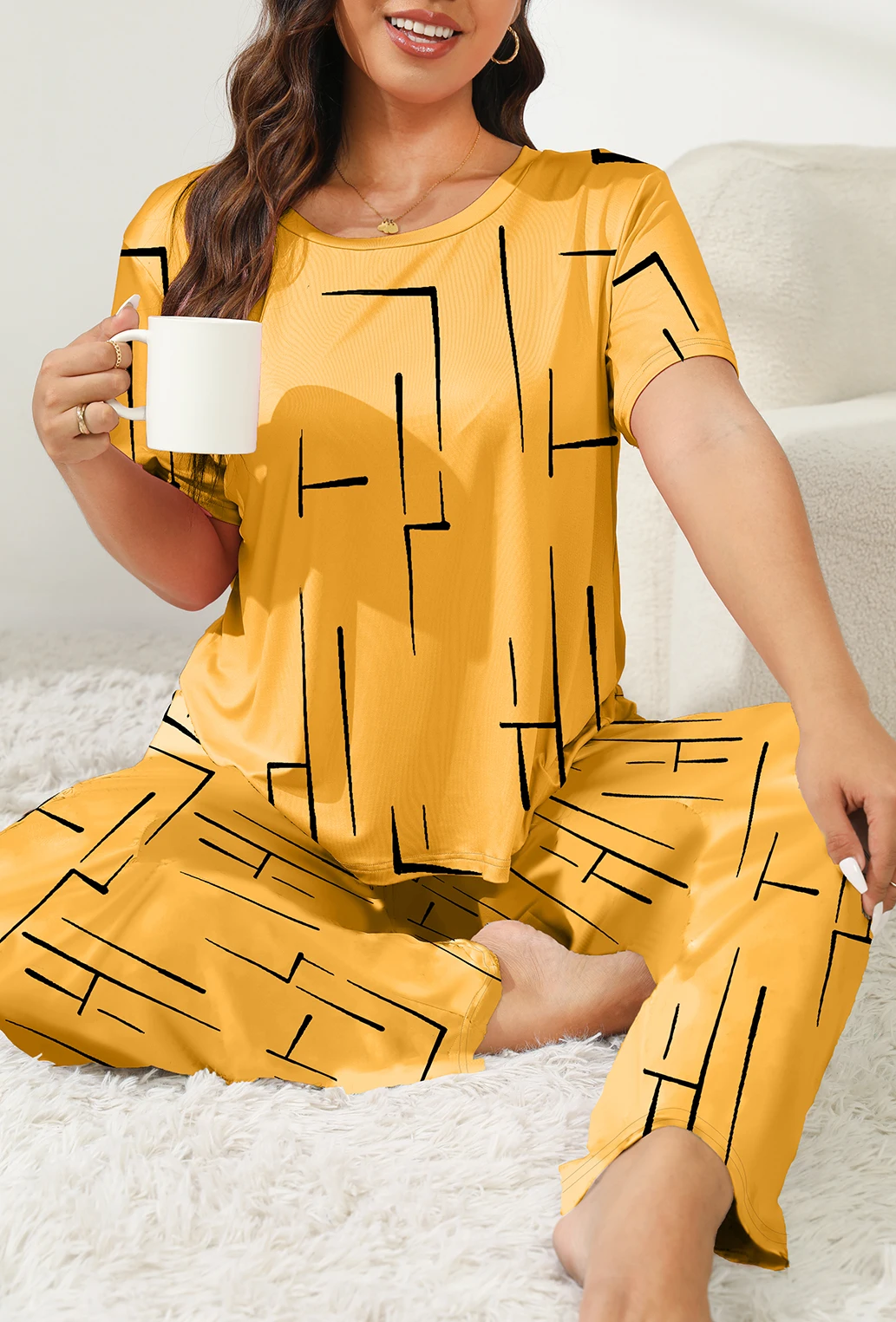 Пижамный комплект с круглым вырезом больших размеров
Пижамный комплект с круглым вырезом больших размеров