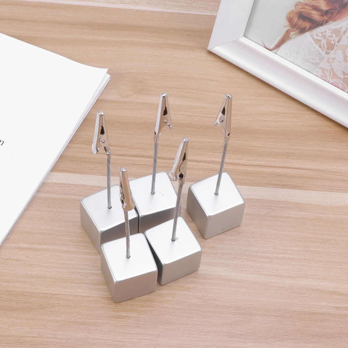 10pcs Card Holder Cube Resin Photo Clip Memo Stand Desk Alligator Organizer Wedding Party Office Home School Decor Silver
10pcs Card Holder Cube Resin Photo Clip Memo Stand Desk Alligator Organizer Wedding Party Office Home School Decor Silver