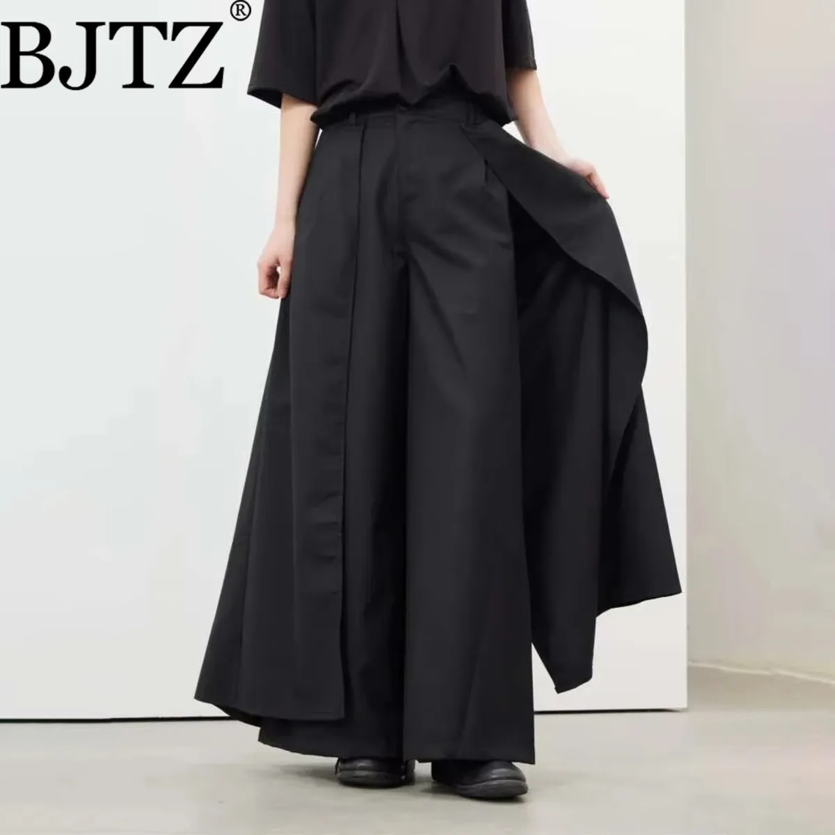 BJTZ женские черные плиссированные длинные элегантные широкие брюки с высокой талией, новые свободные брюки, модные брюки, весна-осень 2025 HL184
BJTZ женские черные плиссированные длинные элегантные широкие брюки с высокой талией, новые свободные брюки, модные брюки, весна-осень 2025 HL184