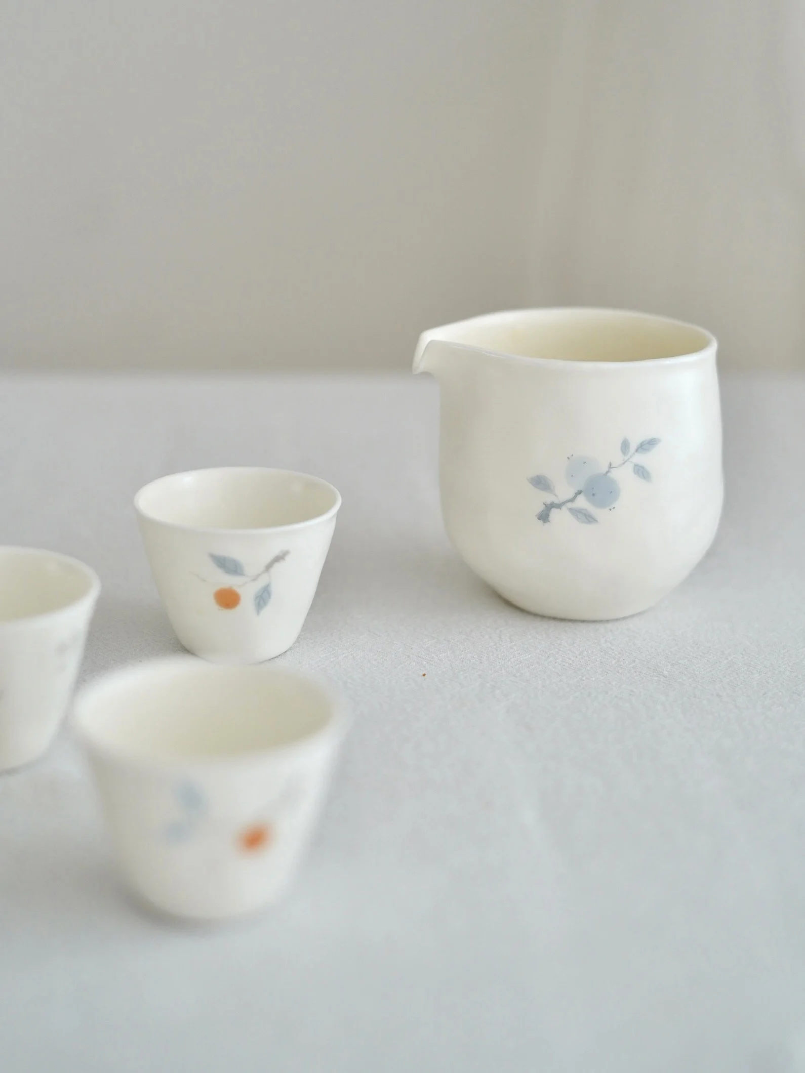 Hand-Painted Qingmei Public Cup Tea Brewing Tool Jingdezhen Porcelain Fair Cup for Tea Brewing And Serving
Hand-Painted Qingmei Public Cup Tea Brewing Tool Jingdezhen Porcelain Fair Cup for Tea Brewing And Serving