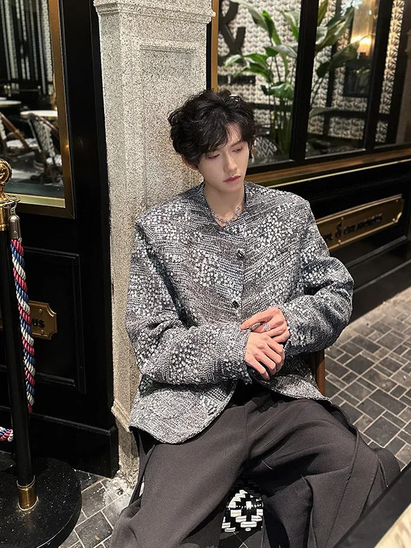 Мужская куртка с пайетками, осенняя новинка, без воротника, с подплечниками, модная, городская, молодежная, из полиэфирного волокна
Мужская куртка с пайетками, осенняя новинка, без воротника, с подплечниками, модная, городская, молодежная, из полиэфирного волокна