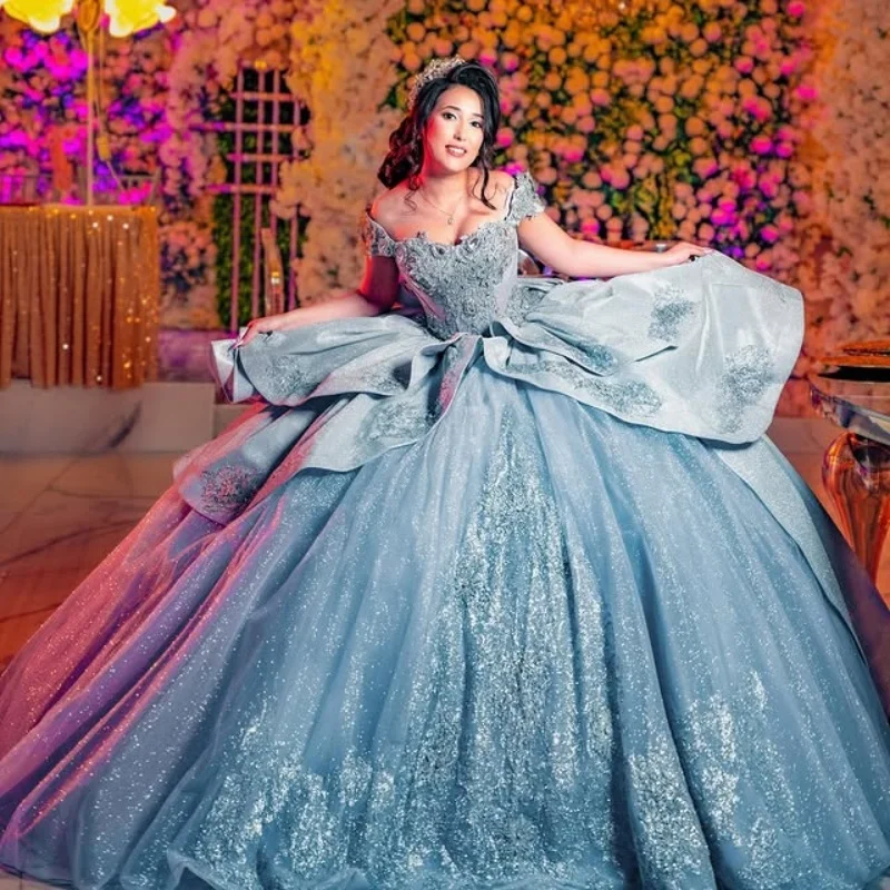 Customized Shiny sky blue Quinceanera Dresses Off the Shoulder Seqian applique crystal layering Tull Vestido De 15 Quinceanera
Customized Shiny sky blue Quinceanera Dresses Off the Shoulder Seqian applique crystal layering Tull Vestido De 15 Quinceanera