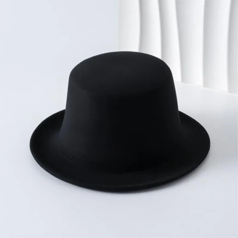 Fashionable and casual black woolen flat top hat a felt for shopping traveling
Fashionable and casual black woolen flat top hat a felt for shopping traveling