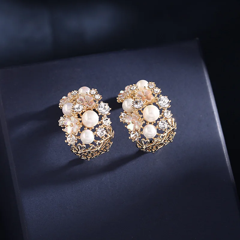 Korean High-End Feel S925 Silver Needle Hollow C-Shaped Half Circle Earrings French Style Pearl Shell White Flower Hoop
Korean High-End Feel S925 Silver Needle Hollow C-Shaped Half Circle Earrings French Style Pearl Shell White Flower Hoop