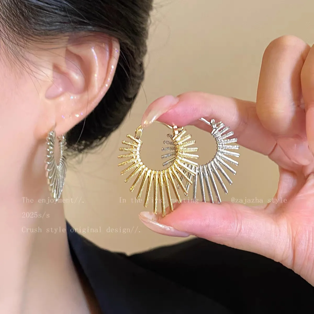 Fashion Exaggerated Peach Heart Ear Buckle Elegant Unique Light Luxury Earrings
Fashion Exaggerated Peach Heart Ear Buckle Elegant Unique Light Luxury Earrings