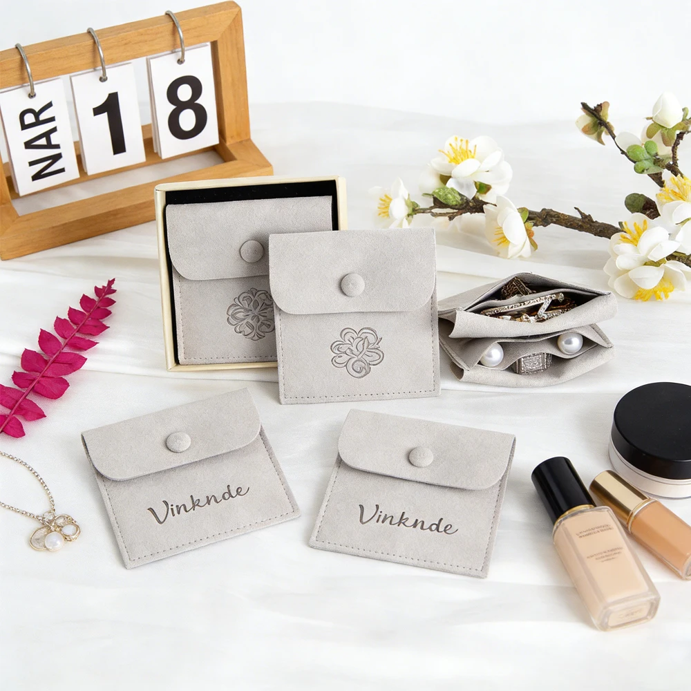 Luxury Custom Logo Jewelry Microfiber Button Bag 5x5cm Velvet Snap Pouches Portable Travel Gift Organizer Rings Earrings Pocket
Luxury Custom Logo Jewelry Microfiber Button Bag 5x5cm Velvet Snap Pouches Portable Travel Gift Organizer Rings Earrings Pocket