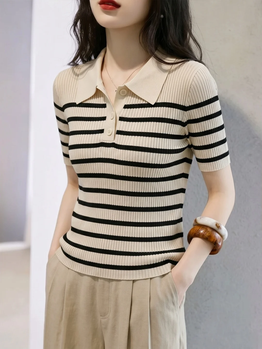 Ice Silk Knitted Neck Short Sleeve Striped Design Women's Fashion Top Summer 2026 Commute Style Soft Comfortable Straigh...
Ice Silk Knitted Neck Short Sleeve Striped Design Women's Fashion Top Summer 2026 Commute Style Soft Comfortable Straigh...
