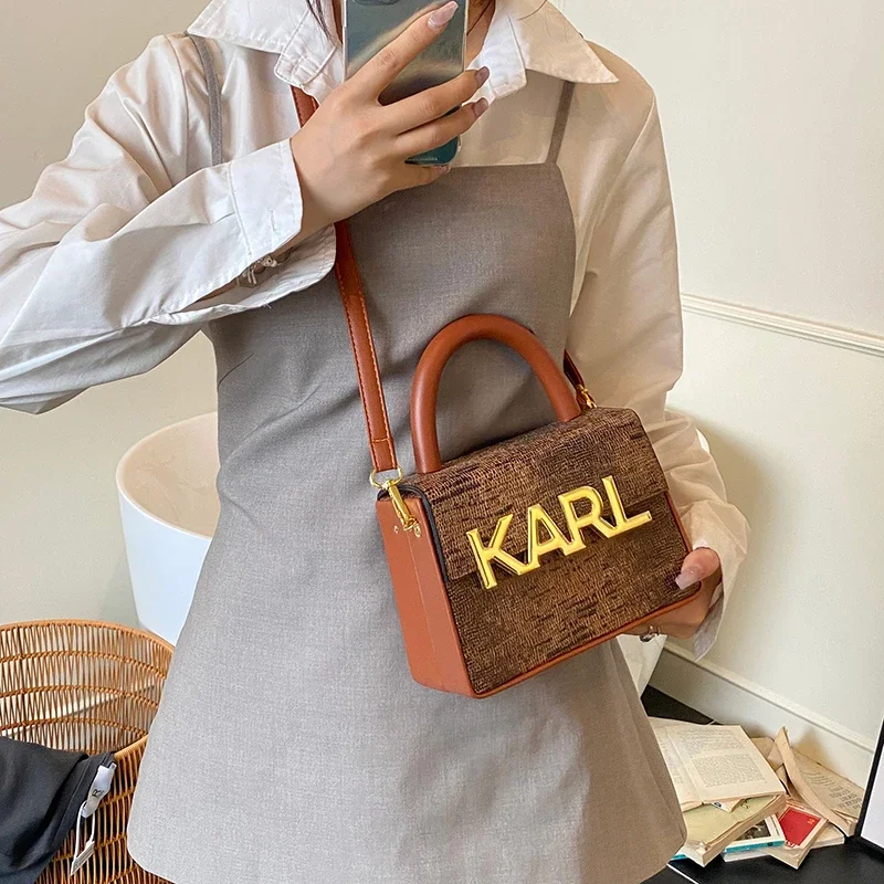 Trendy Leather Handbag Women Vintage Parisian Crossbody Purse Minimalist Designer Solid Color Casual Tote Messenger Shopper
Trendy Leather Handbag Women Vintage Parisian Crossbody Purse Minimalist Designer Solid Color Casual Tote Messenger Shopper