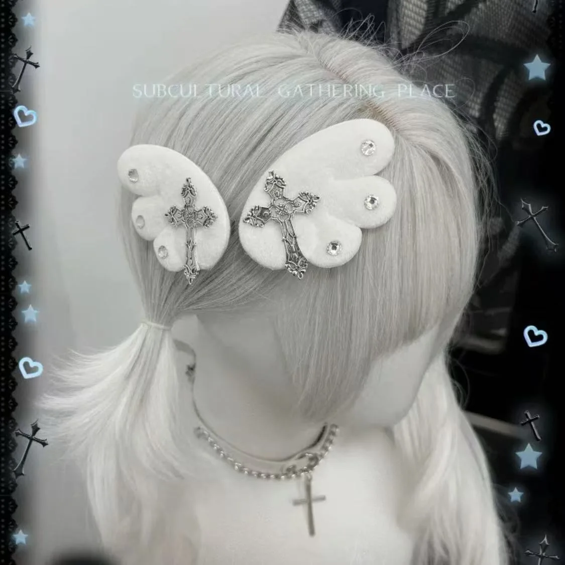 Japanese Mine Angel Wings Goth Bling Bling Wings Cross Hair Clip Sweet Cool Rhinestone Hairpin Lolita Girl Hair Accessoires 
Japanese Mine Angel Wings Goth Bling Bling Wings Cross Hair Clip Sweet Cool Rhinestone Hairpin Lolita Girl Hair Accessoires