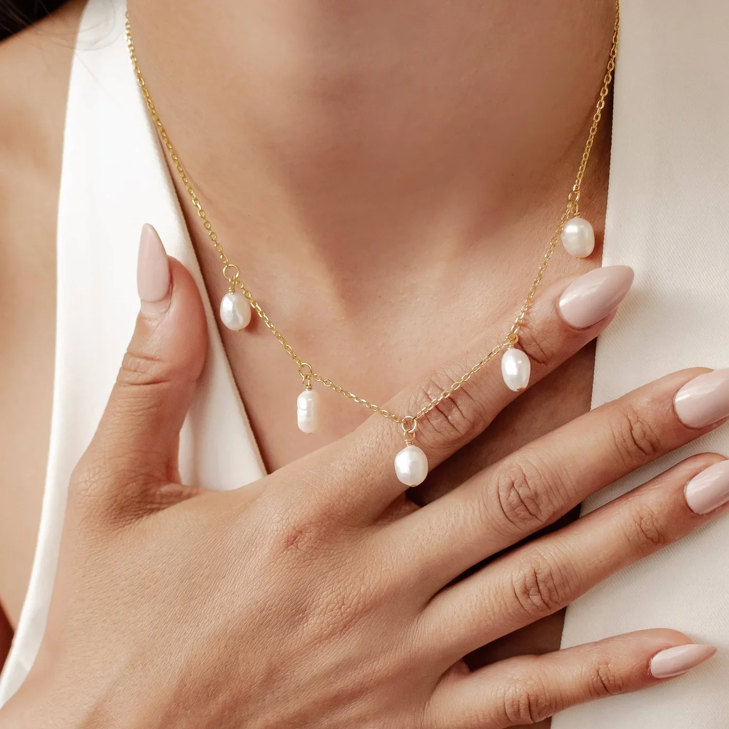 Vlen Natural Pearl Pendant Necklace for Women Elegant Stainless Steel Chain Dainty Pearl Drop Jewelry Bridal Party Gift
Vlen Natural Pearl Pendant Necklace for Women Elegant Stainless Steel Chain Dainty Pearl Drop Jewelry Bridal Party Gift