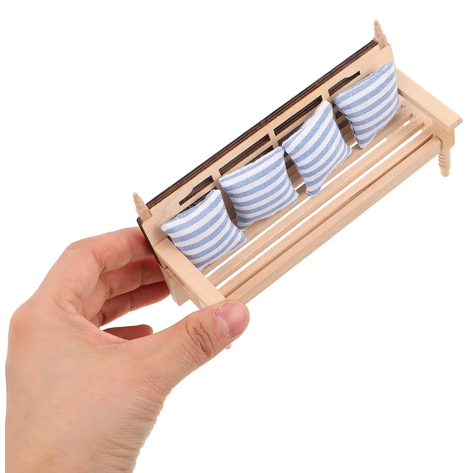 Винтажный диван для кукольного домика с подушками, миниатюрная мебель для гостиной 1:12, деревянный диван-кресло для украшения мини-дома
Винтажный диван для кукольного домика с подушками, миниатюрная мебель для гостиной 1:12, деревянный диван-кресло для украшения мини-дома