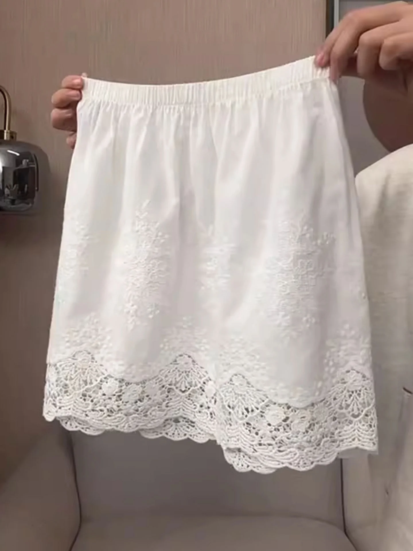 plus Size Women's White Embroidered Lace Skirt Spring Anti-Light Bum Curtain Korean Style High Waist A-Line Short Skirt
plus Size Women's White Embroidered Lace Skirt Spring Anti-Light Bum Curtain Korean Style High Waist A-Line Short Skirt