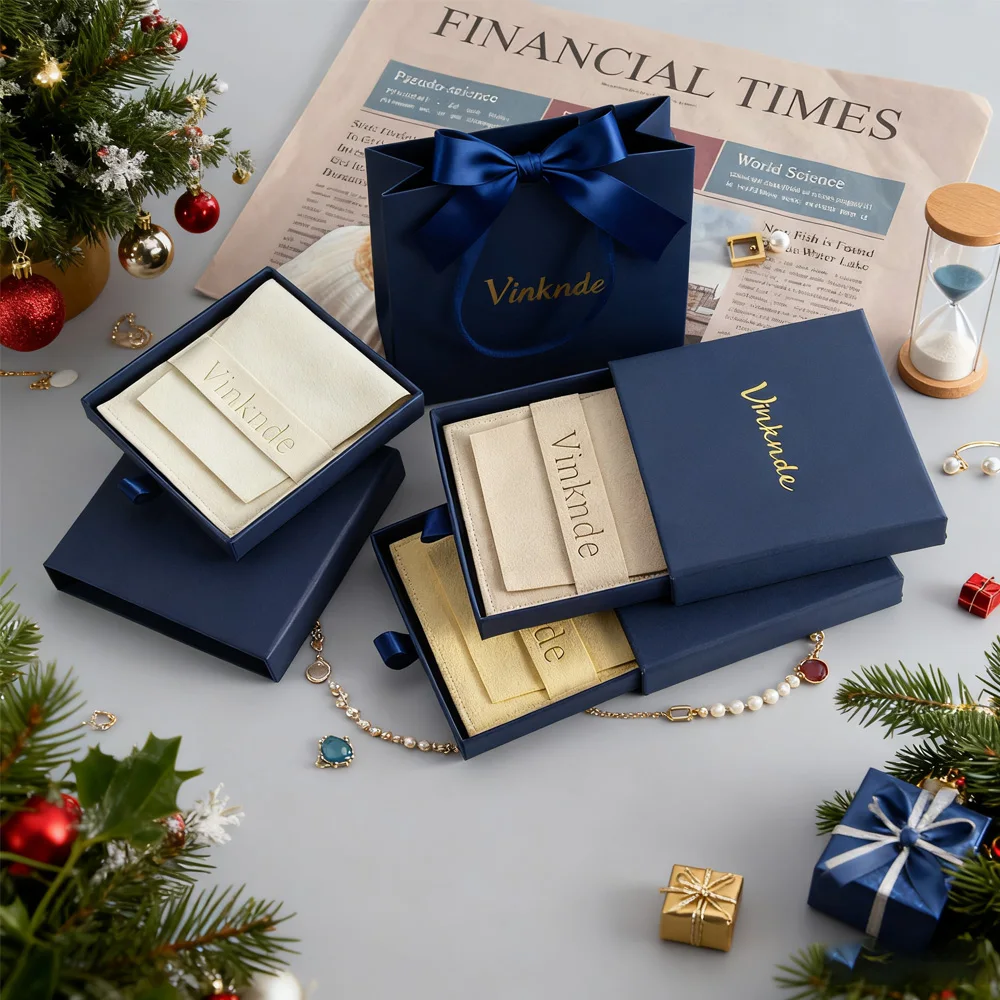 Раздвижные ящики с логотипом, шкатулка для драгоценностей с откидной сумкой из микрофибры, темно-синие бумажные упаковочные коробки для ожерелья, кольца, ручная работа для хранения
Раздвижные ящики с логотипом, шкатулка для драгоценностей с откидной сумкой из микрофибры, темно-синие бумажные упаковочные коробки для ожерелья, кольца, ручная работа для хранения