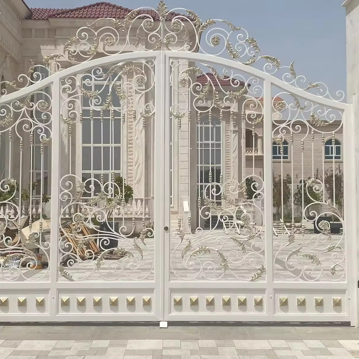 Modern Design Style Aluminum Alloy Villa GateCustomizable
Modern Design Style Aluminum Alloy Villa GateCustomizable