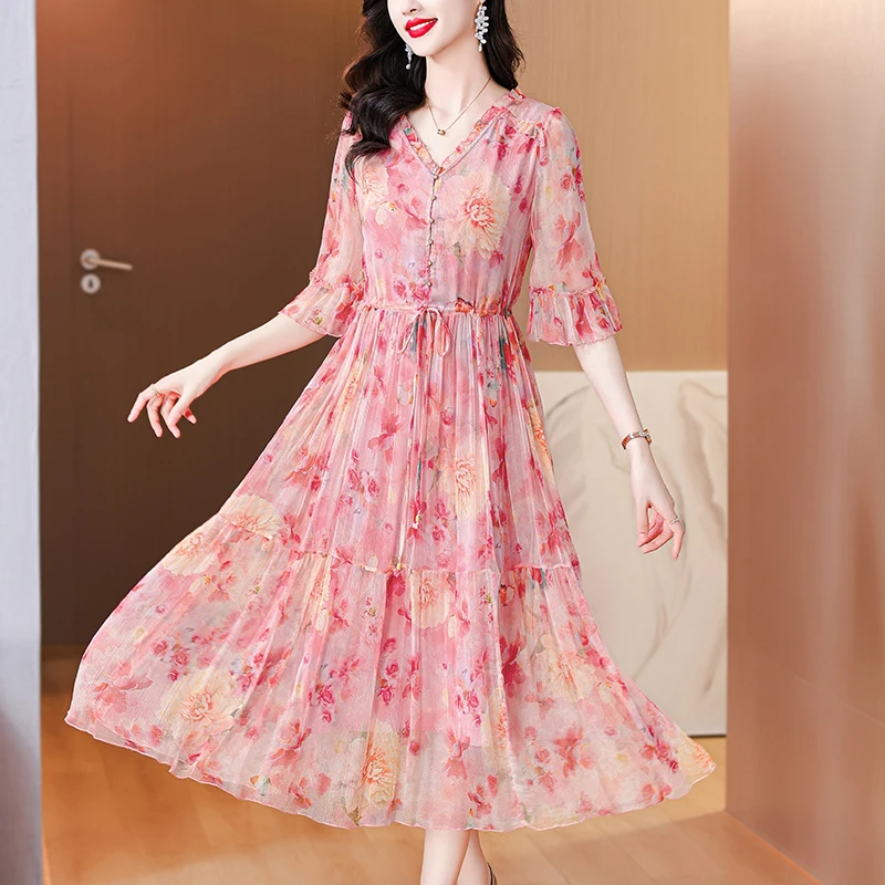 Summer 2024 New Pink Silk Flower Printed Short sleeved Dress for Women's Flare Sleeves Loose Size Beach Style Knee length Dress
Summer 2024 New Pink Silk Flower Printed Short sleeved Dress for Women's Flare Sleeves Loose Size Beach Style Knee length Dress