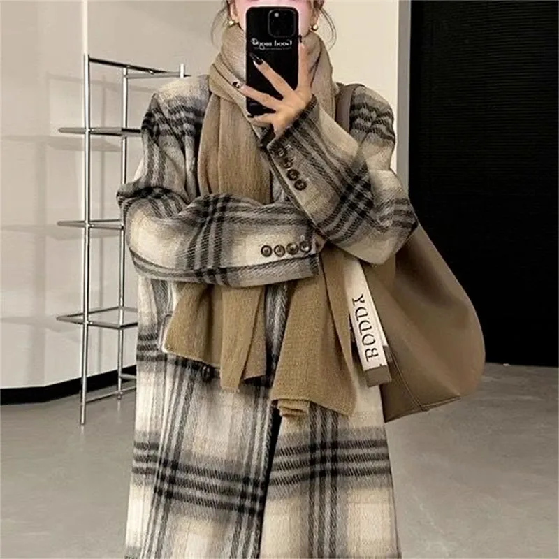 High-End Plaid Wool Coat Women's Fashion Office Long Woolen Jackets Female Warm Double-Breasted Winter 2023 New Wool Outwear Y2k
High-End Plaid Wool Coat Women's Fashion Office Long Woolen Jackets Female Warm Double-Breasted Winter 2023 New Wool Outwear Y2k