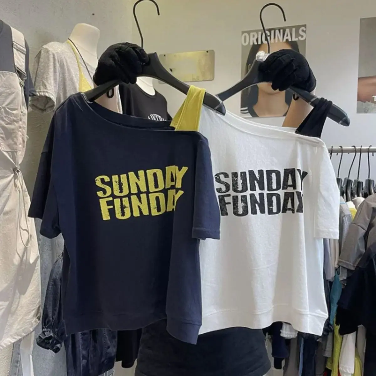 2025 Summer Slant Shoulder Strap Contrasting Color Letter Casual Printed Short Sleeve T-shirt Fashionable Loose and Versatile
2025 Summer Slant Shoulder Strap Contrasting Color Letter Casual Printed Short Sleeve T-shirt Fashionable Loose and Versatile