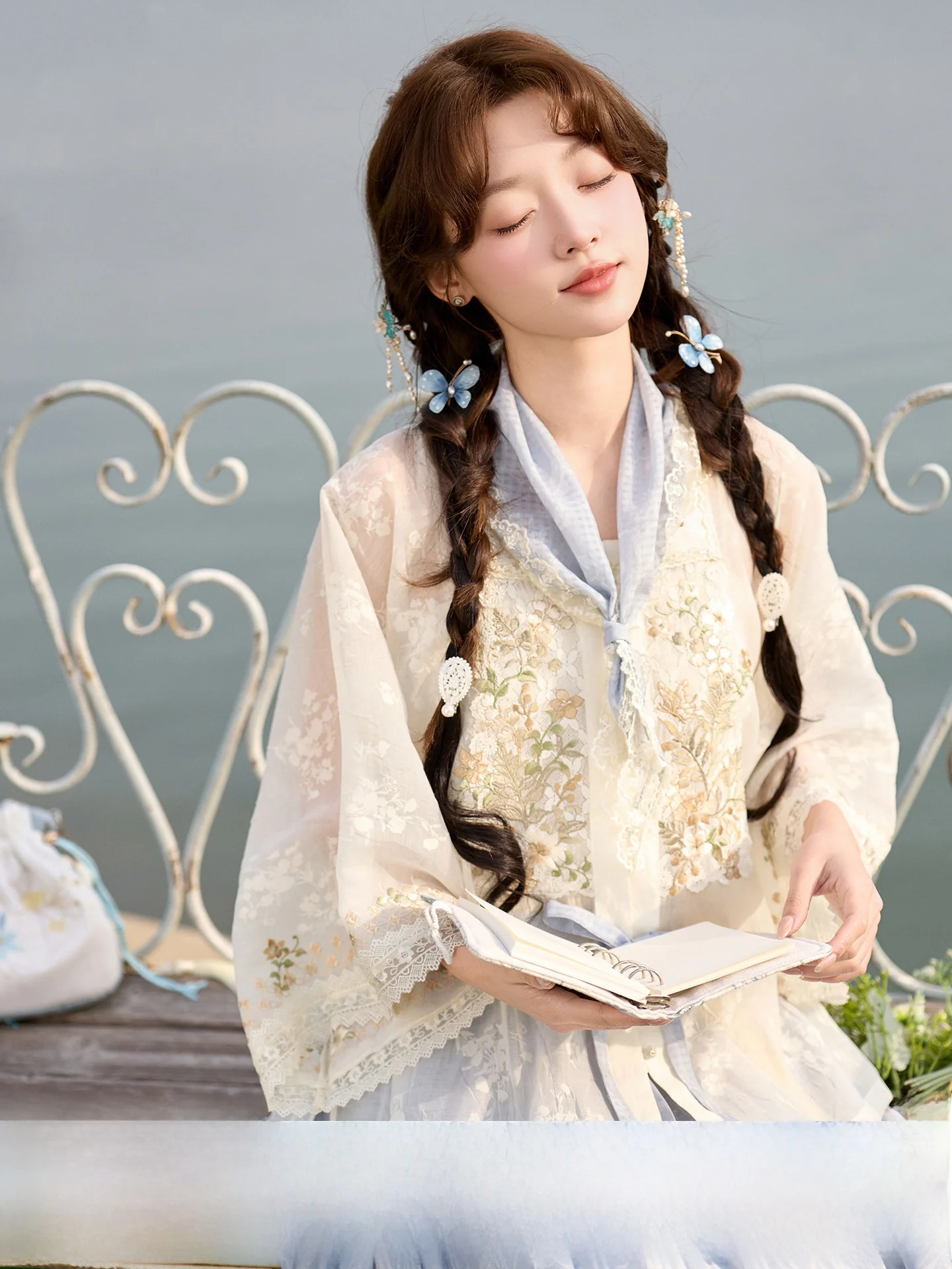 Thirteen Surplus Little Lotus Bud Spring Lace Embroidery Elastic Pleated Pants Group Flower Embroidery Improved Hanfu Women's...
Thirteen Surplus Little Lotus Bud Spring Lace Embroidery Elastic Pleated Pants Group Flower Embroidery Improved Hanfu Women's...