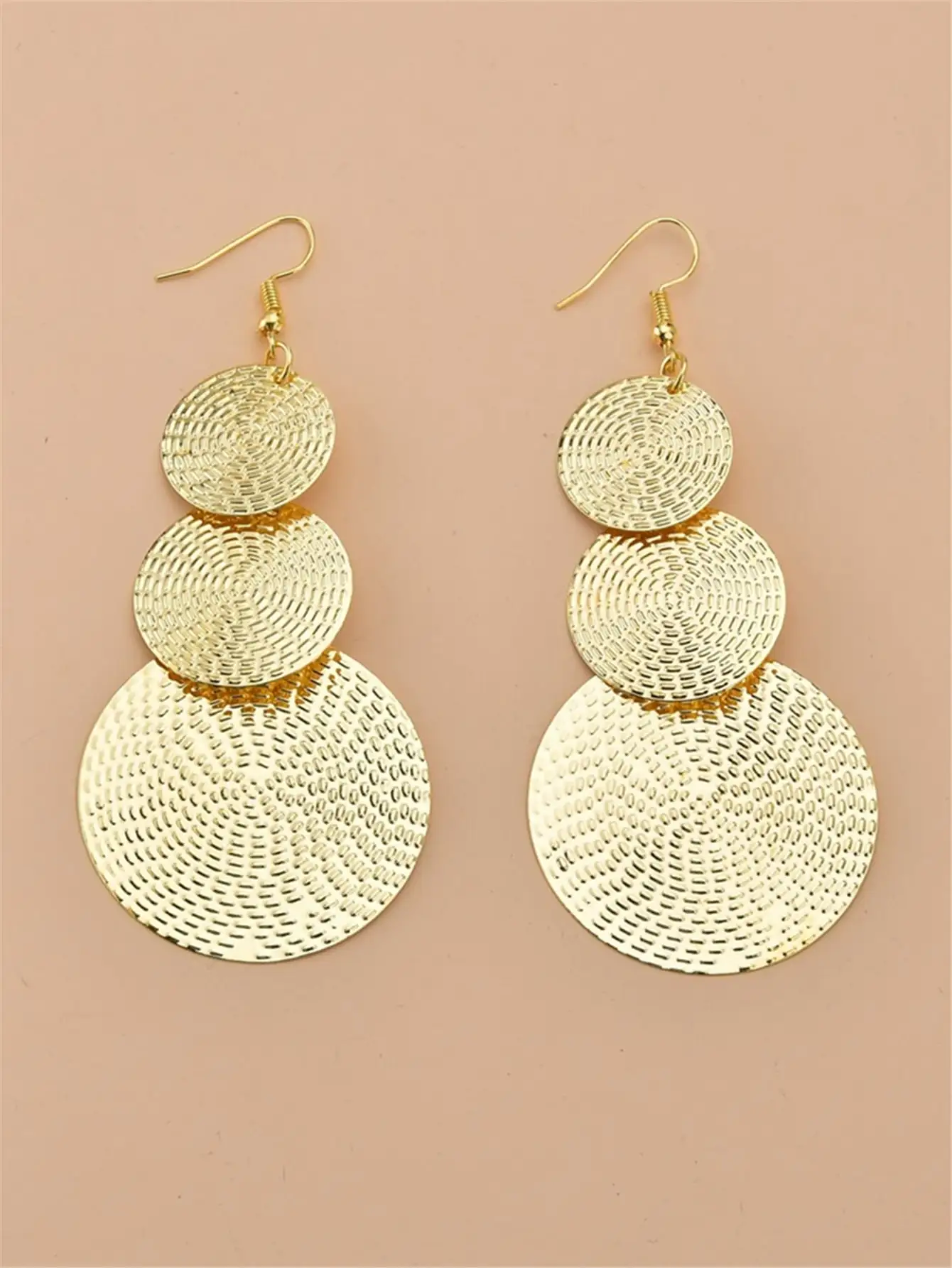 Gold Tone Tiered Disc Drop Earrings with Textured Pattern
Gold Tone Tiered Disc Drop Earrings with Textured Pattern