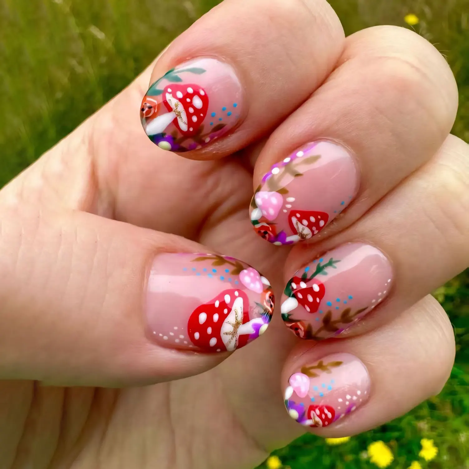 24PCS Short Almond Press on Nails Dopamine Color Forest Cute Pattern Design Nail Art Sweet Red Mushroom Removable False Nails 네일
24PCS Short Almond Press on Nails Dopamine Color Forest Cute Pattern Design Nail Art Sweet Red Mushroom Removable False Nails 네일