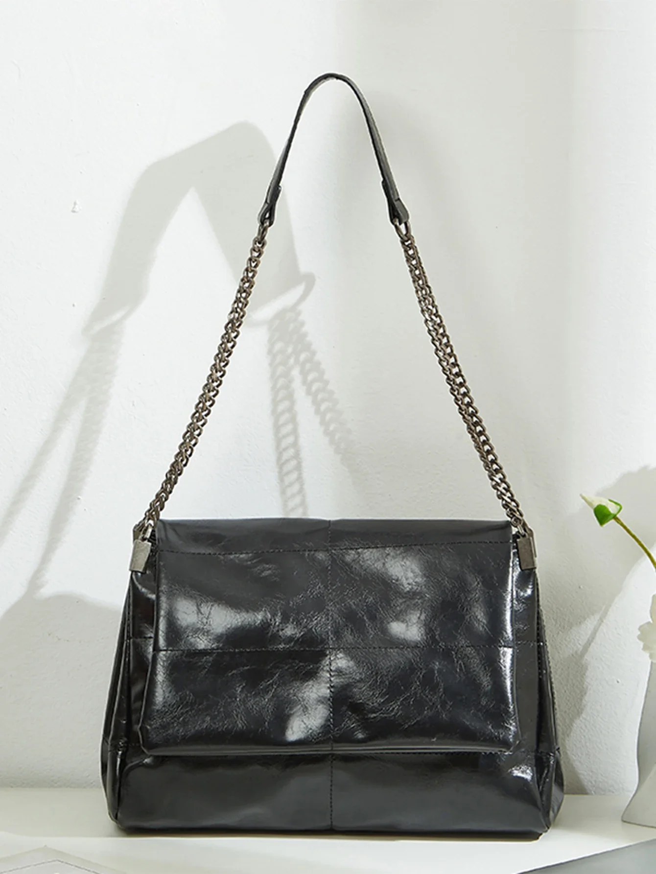 Large Capacity Commuting Bag 2026 New Spring/Summer Women's Chain Tote Bag, High-End and Fashionable Single Shoulder Underarm Ba
Large Capacity Commuting Bag 2026 New Spring/Summer Women's Chain Tote Bag, High-End and Fashionable Single Shoulder Underarm Ba