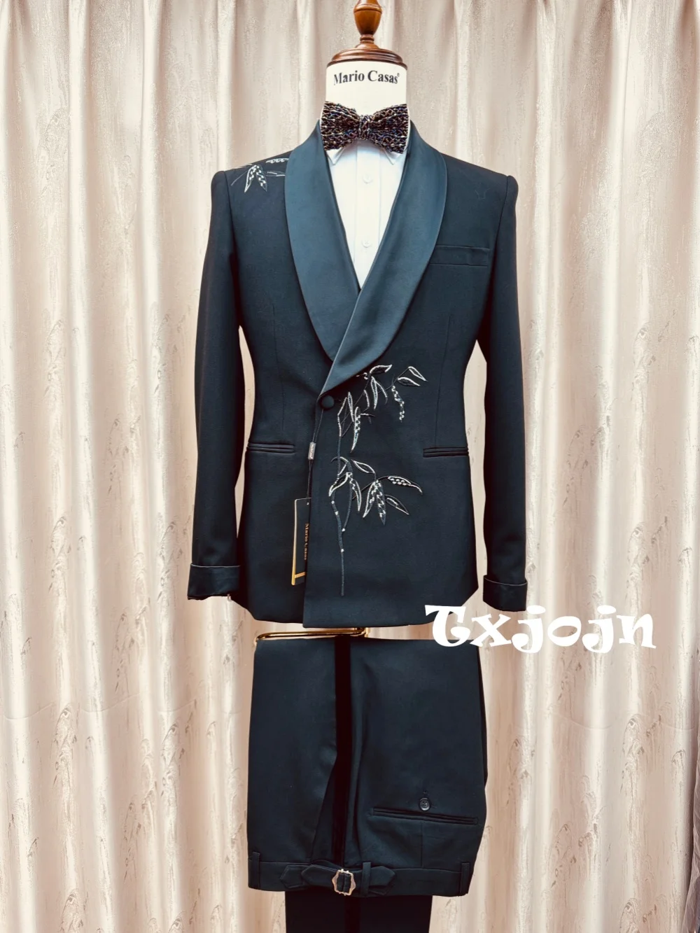 Black Classy Man Suit Set 2 Pieces Jacket Pants For Stage Performance Formal Shawl Lapel Men's Tuxedo For Wedding Party S-3XL
Black Classy Man Suit Set 2 Pieces Jacket Pants For Stage Performance Formal Shawl Lapel Men's Tuxedo For Wedding Party S-3XL