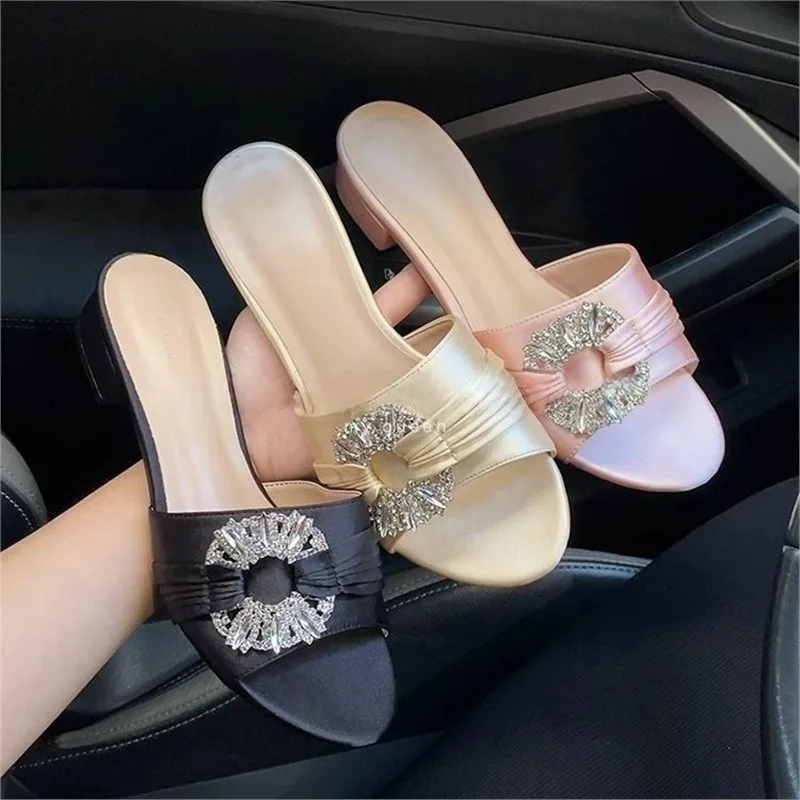 Women Slippers French Style Silk Beautiful Rhinestone Thick Heel Slippers Summer Open Toe One Word Cool Slippers Sandalias Mujer
Women Slippers French Style Silk Beautiful Rhinestone Thick Heel Slippers Summer Open Toe One Word Cool Slippers Sandalias Mujer
