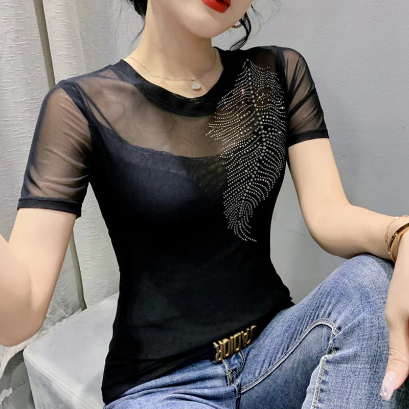 Black Summer European Clothes Mesh T-Shirt Chic Sexy O-Neck Shiny Diamonds Women Tops Short Sleeve Hand Made Tees 2024 New 4379
Black Summer European Clothes Mesh T-Shirt Chic Sexy O-Neck Shiny Diamonds Women Tops Short Sleeve Hand Made Tees 2024 New 4379