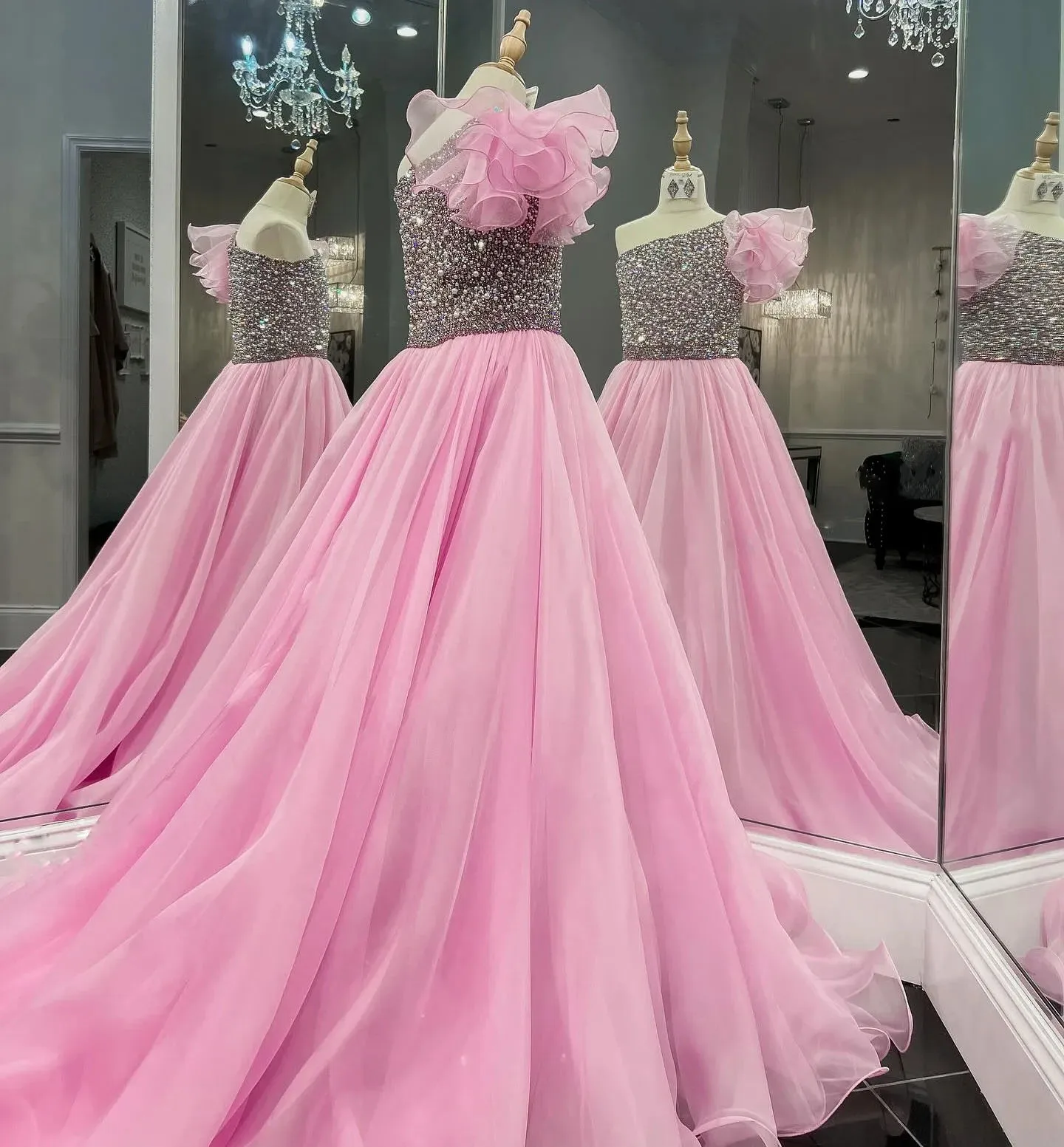 Pink Flower Girl Dresses Pageant Gown for Wedding Tulle Beaded Floor Length Birthday Party First Communion Gowns Customized
Pink Flower Girl Dresses Pageant Gown for Wedding Tulle Beaded Floor Length Birthday Party First Communion Gowns Customized