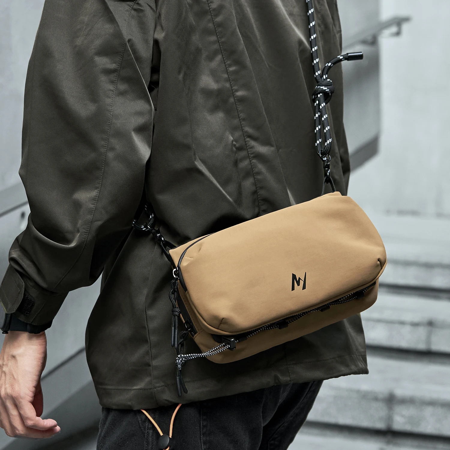 Fashion Crossbody Bags Men Casual Oxford Shoulder Bag for Men Ultra Lightweight Mini Crossbody Bag Waterproof Outdoor Sling Bags
Fashion Crossbody Bags Men Casual Oxford Shoulder Bag for Men Ultra Lightweight Mini Crossbody Bag Waterproof Outdoor Sling Bags