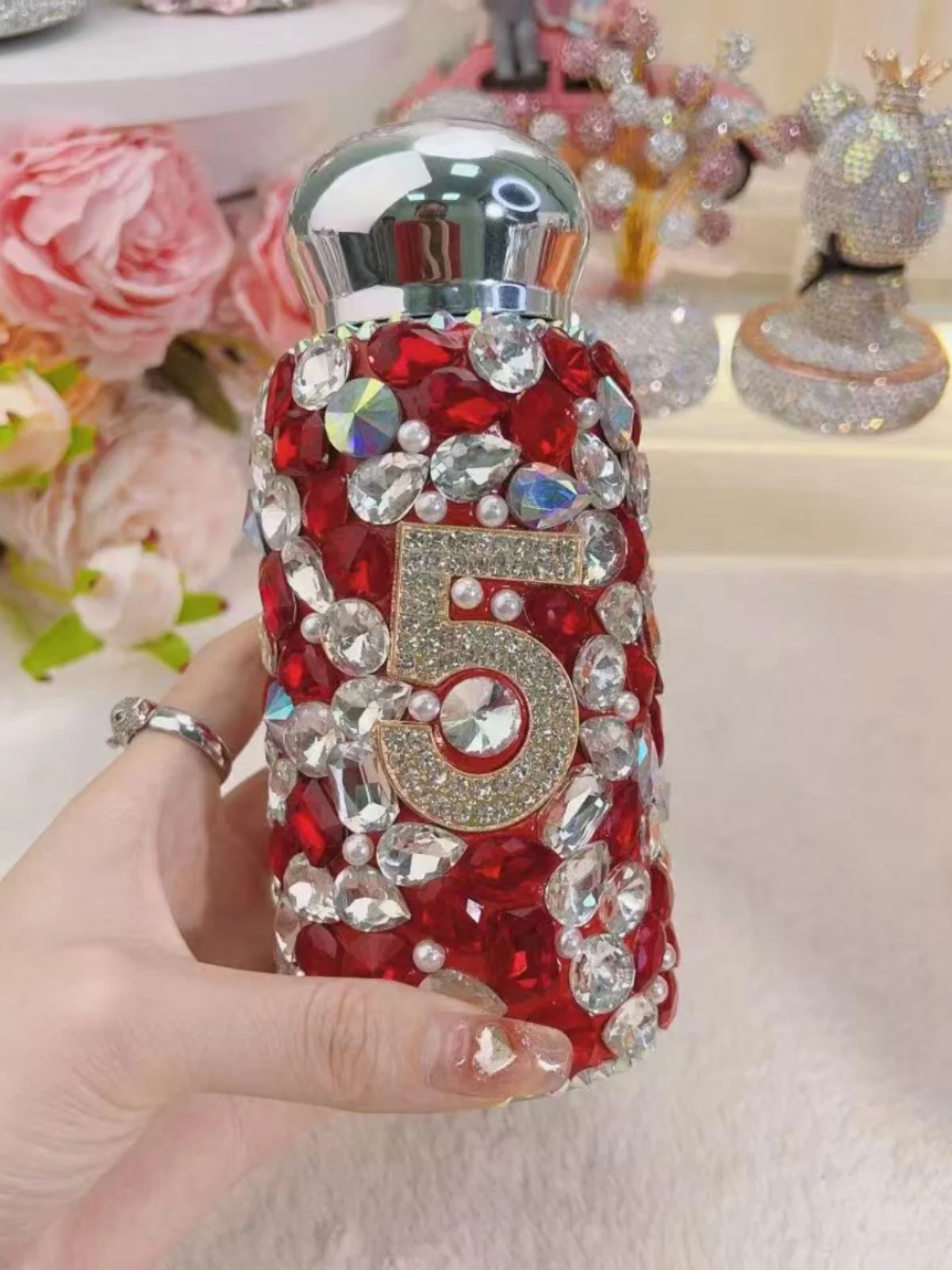 Trendy Diamond Embedded Stainless Steel Water Bottle Women's High Aesthetic Value Best Friend Birthday Gift Summer Cold Prese...
Trendy Diamond Embedded Stainless Steel Water Bottle Women's High Aesthetic Value Best Friend Birthday Gift Summer Cold Prese...