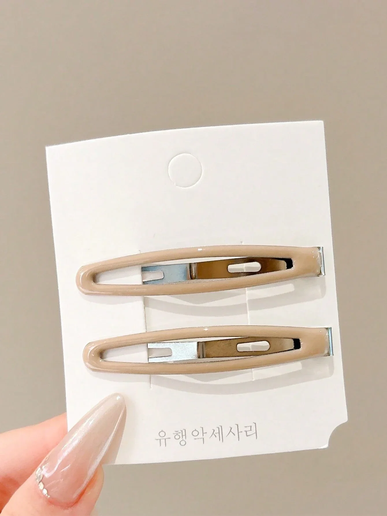 Solid Color Hollow Hair Clips Simple Pea Pod Style Non-Damaging Bangs Clips For Women Daily Use
Solid Color Hollow Hair Clips Simple Pea Pod Style Non-Damaging Bangs Clips For Women Daily Use