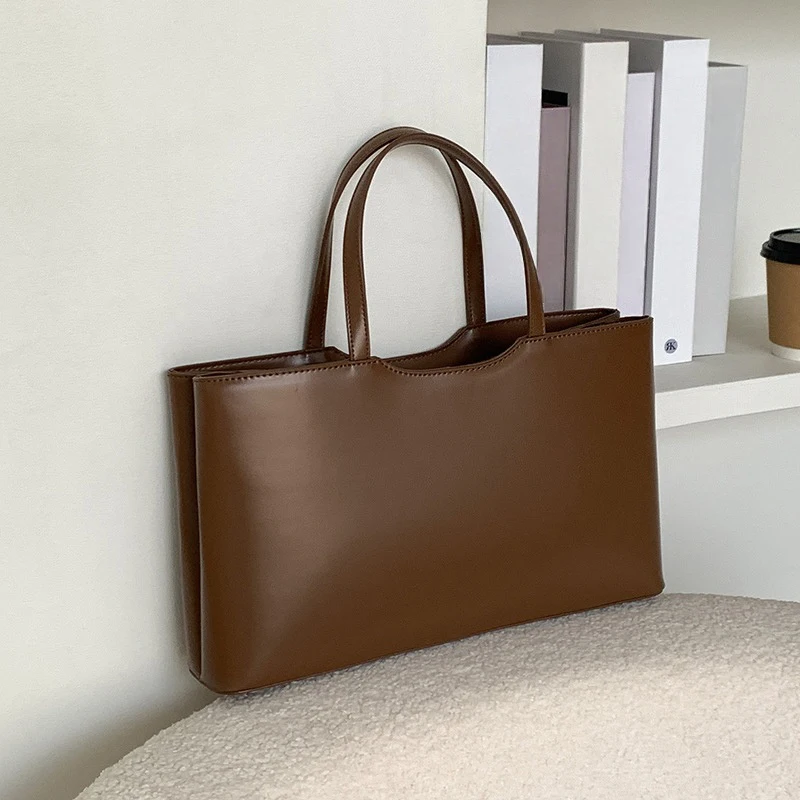 Solid Color Minimalist Handbag Women's Large Capacity Casual Commuter Bag Retro French Elegant Shoulder Bag Magnetic Design
Solid Color Minimalist Handbag Women's Large Capacity Casual Commuter Bag Retro French Elegant Shoulder Bag Magnetic Design