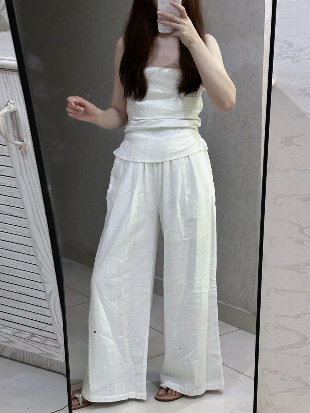 White Slim Fit Bandeau Vest Women's Summer New Style Drapey Wide Leg Pants Fashionable Set High Waist Long Pants Commute Style
White Slim Fit Bandeau Vest Women's Summer New Style Drapey Wide Leg Pants Fashionable Set High Waist Long Pants Commute Style