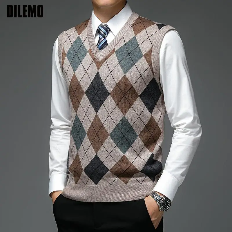 New Fashion Designer Brand Argyle Pullover Diamond Sweater V Neck Knit Vest Men 6% Wool Sleeveless Autum Casual Men Clothing
New Fashion Designer Brand Argyle Pullover Diamond Sweater V Neck Knit Vest Men 6% Wool Sleeveless Autum Casual Men Clothing