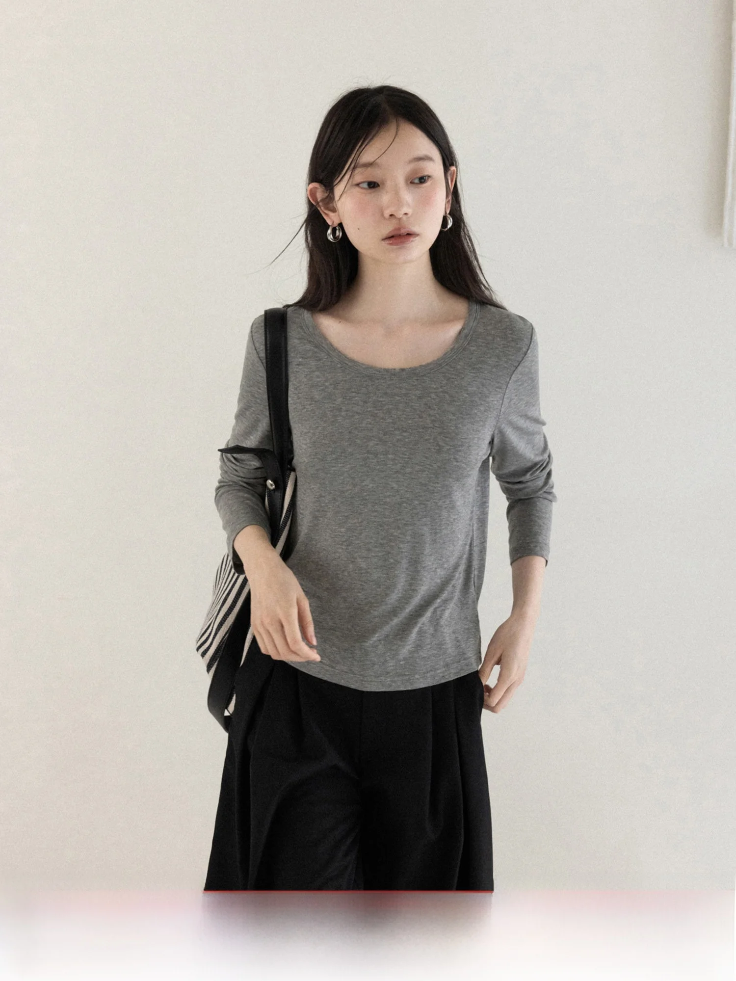 Женская облегающая футболка с круглым вырезом и длинным рукавом, базовая, в корейском стиле, повседневная, для весеннего сезона, дышащая, комфортная
Женская облегающая футболка с круглым вырезом и длинным рукавом, базовая, в корейском стиле, повседневная, для весеннего сезона, дышащая, комфортная