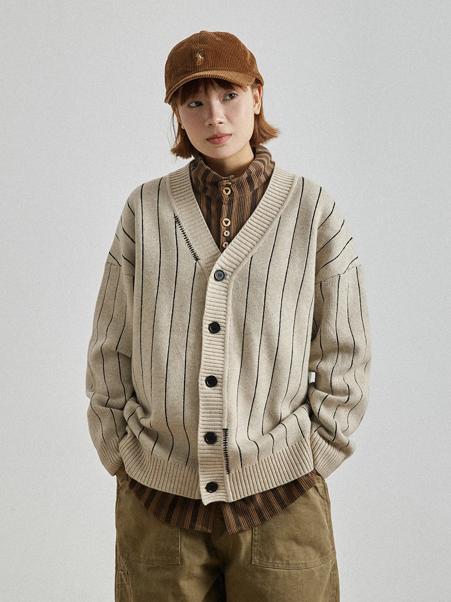 Женский свободный вязаный кардиган GoodNorth с V-образным вырезом, в полоску, осенне-зимний, теплый, модный, для повседневной носки, с длинными рукавами
Женский свободный вязаный кардиган GoodNorth с V-образным вырезом, в полоску, осенне-зимний, теплый, модный, для повседневной носки, с длинными рукавами