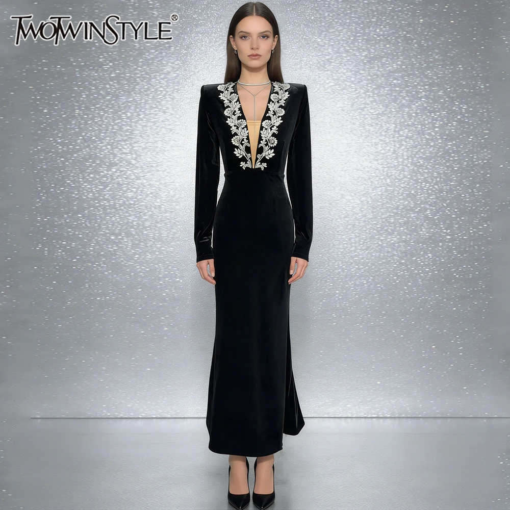 TWOTWINSTYLE однотонные утягивающие бархатные платья с аппликацией для женщин, элегантное женское платье с квадратным вырезом и длинными рукавами, высокой талией
TWOTWINSTYLE однотонные утягивающие бархатные платья с аппликацией для женщин, элегантное женское платье с квадратным вырезом и длинными рукавами, высокой талией
