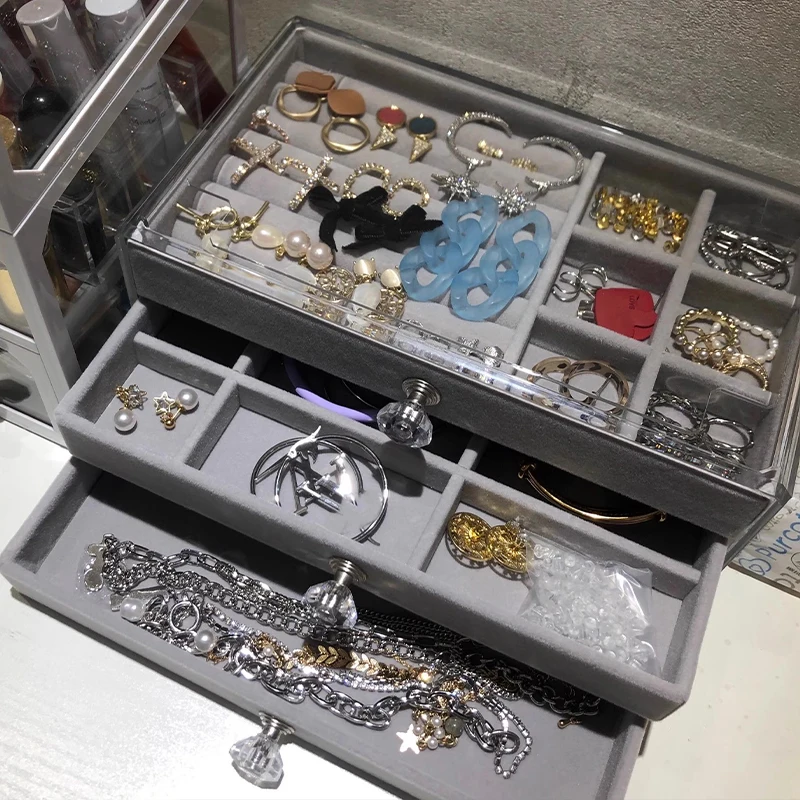 Бархатные коробки для хранения сережек-гвоздиков, трехслойный органайзер для ювелирных изделий, пылезащитный дизайн ящика для аксессуаров, шкатулка для драгоценностей
Бархатные коробки для хранения сережек-гвоздиков, трехслойный органайзер для ювелирных изделий, пылезащитный дизайн ящика для аксессуаров, шкатулка для драгоценностей